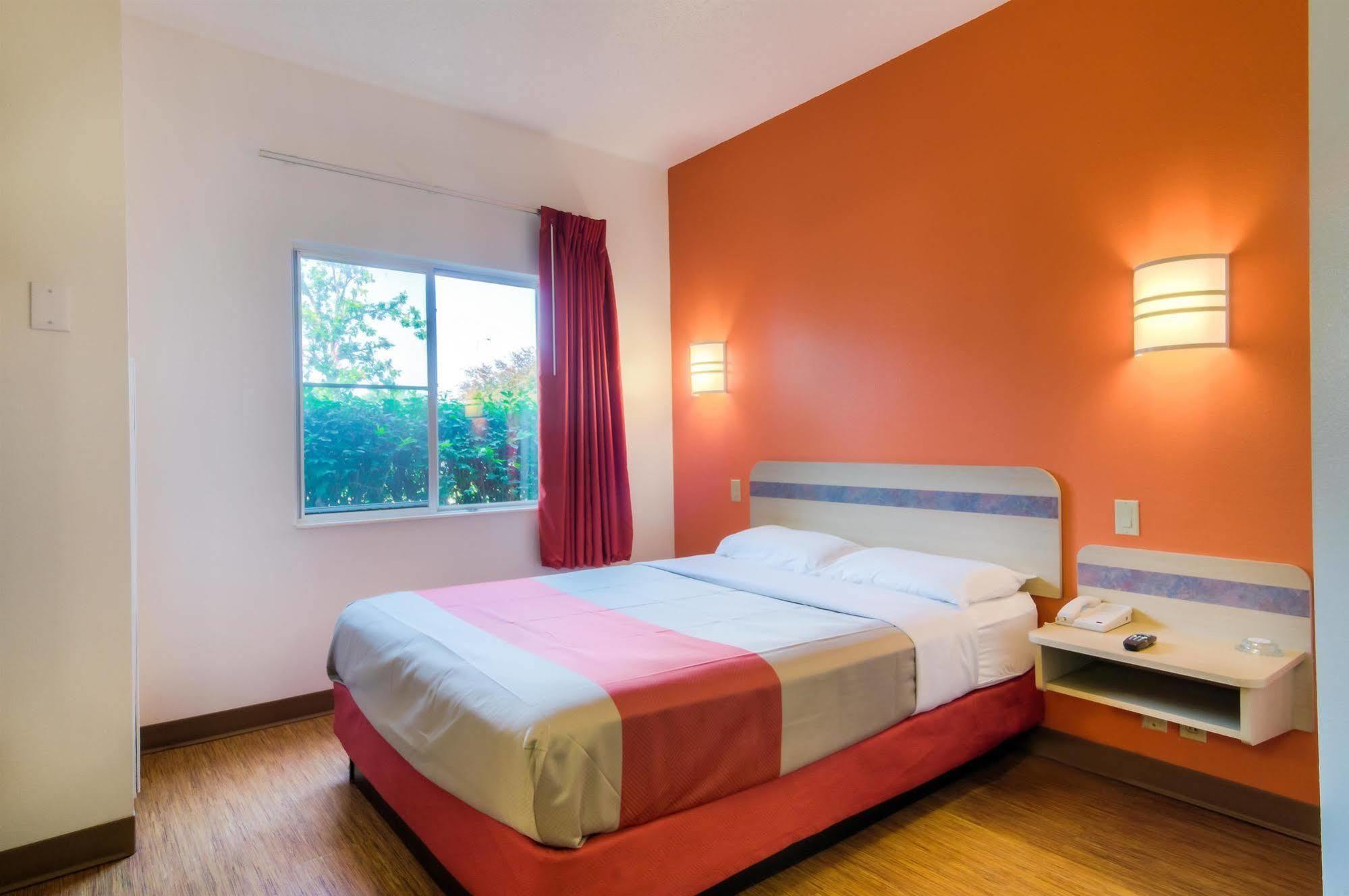Motel 6-Lakeville, Mn - South - Лейквил Екстериор снимка